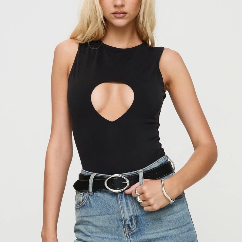 Black Sleeveless Cutout Top